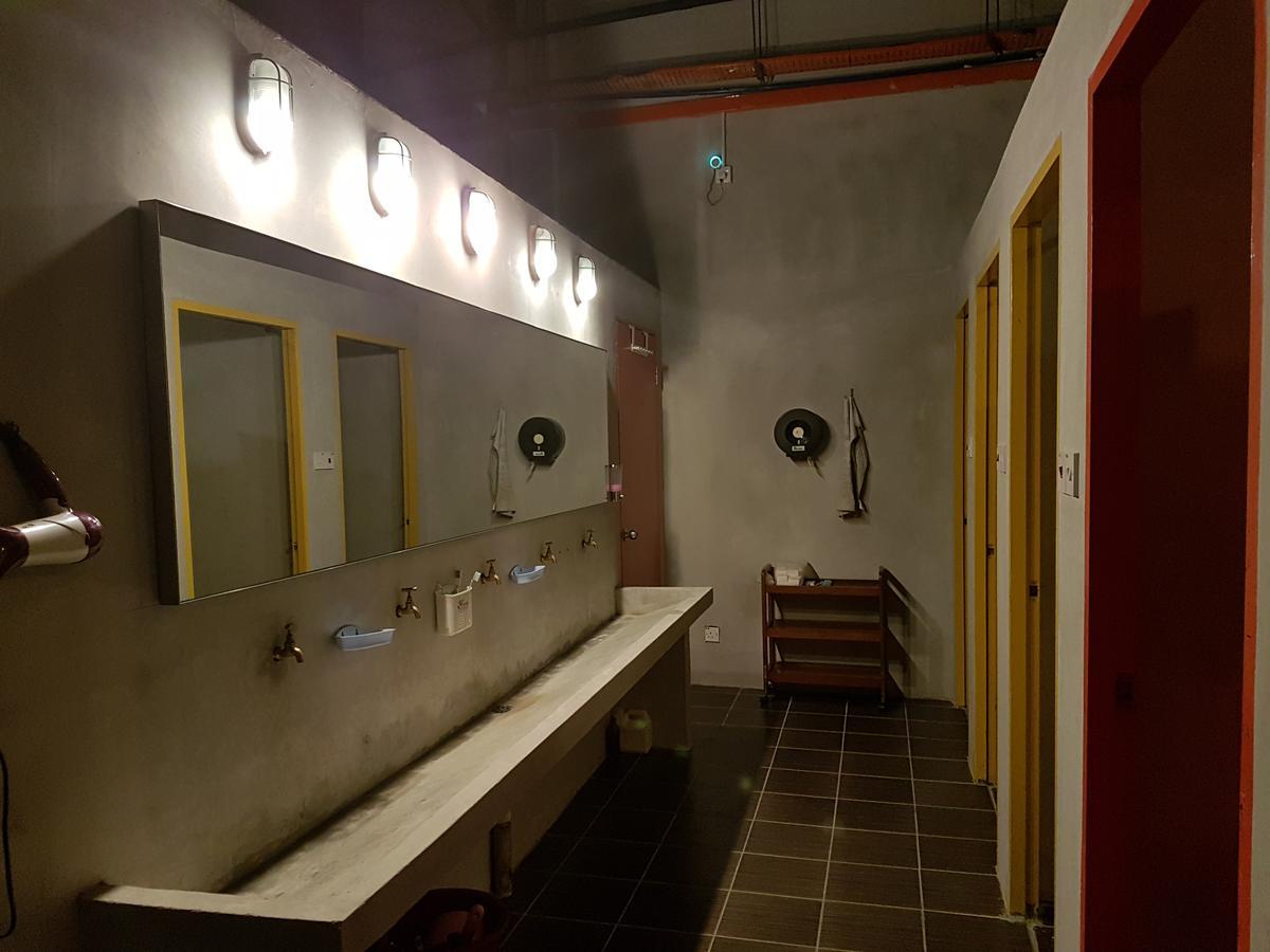 Skypod Boutique Hostel Kota Kinabalu Exteriör bild